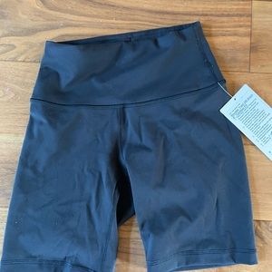 NWT Lululemon wonder under train HR short